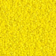 Miyuki delica Perlen 15/0 - Opaque yellow DBS-721